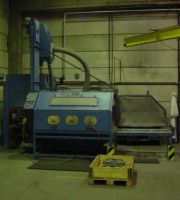 Pressure blasting cabin for cleaning gears